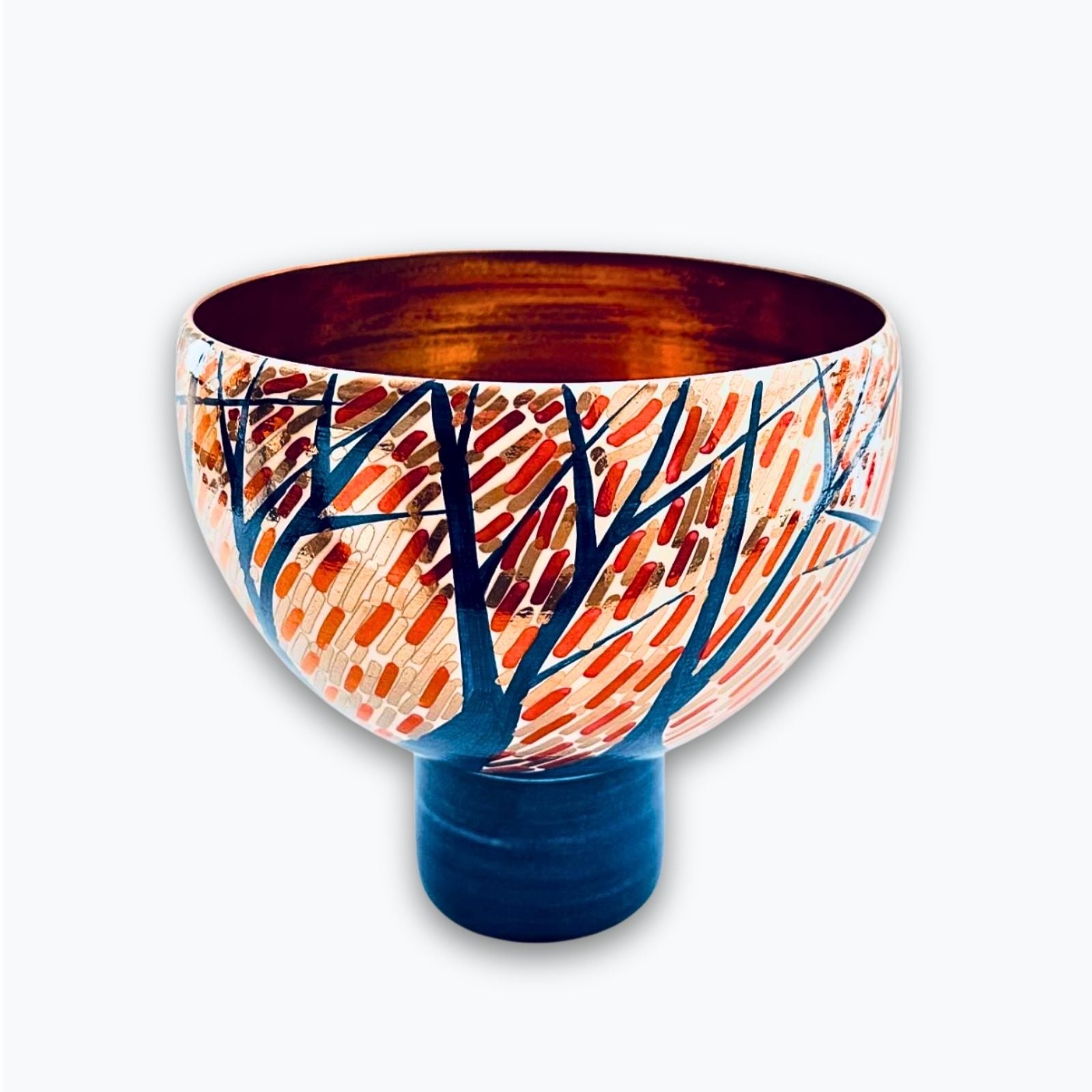 Cuenco bosque otoñal sobre pedestal en reflejo metálico