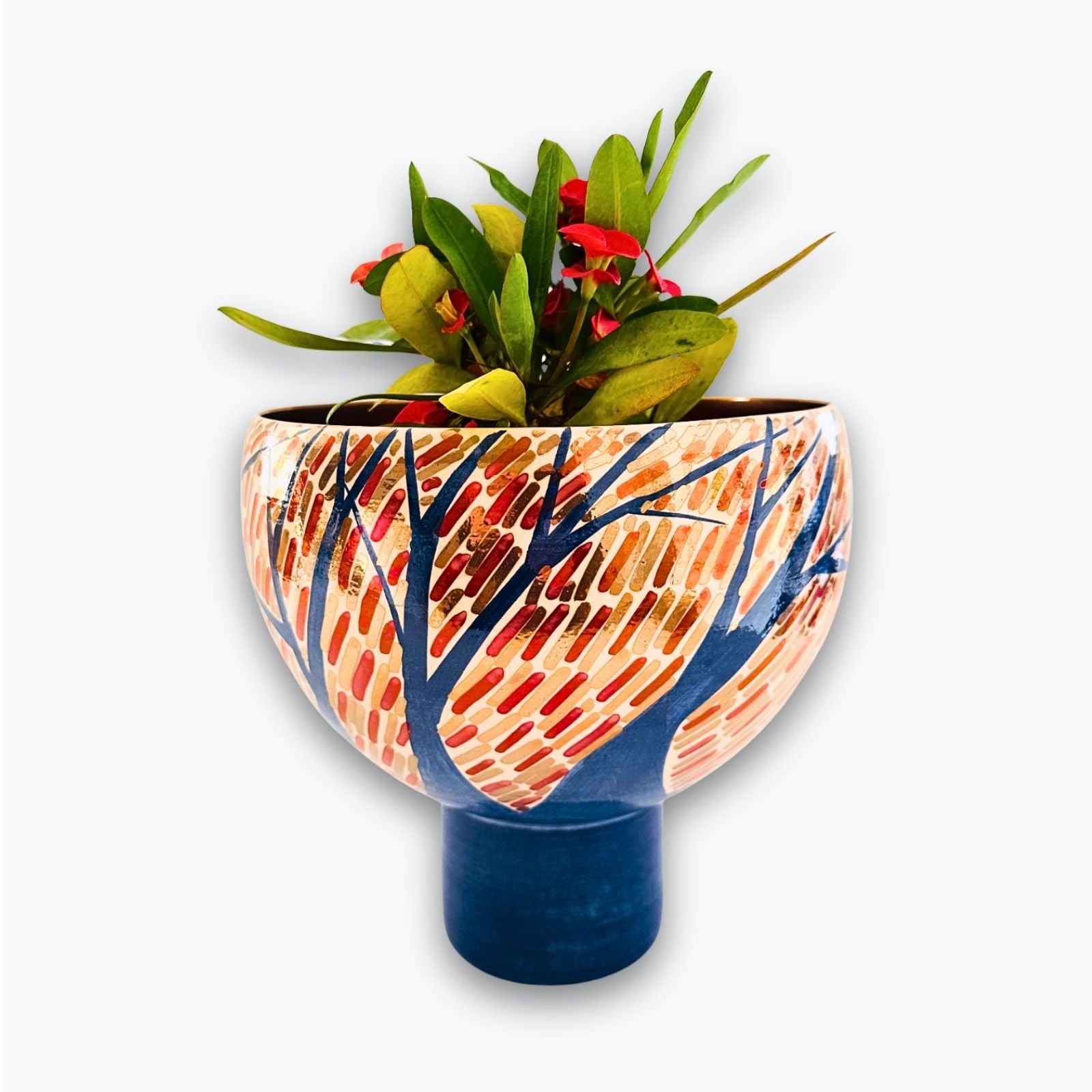 Cuenco bosque otoñal sobre pedestal en reflejo metálico