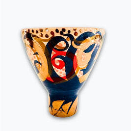 Jarrón de reflejo metálico con motivos abstractos en rojo y azul