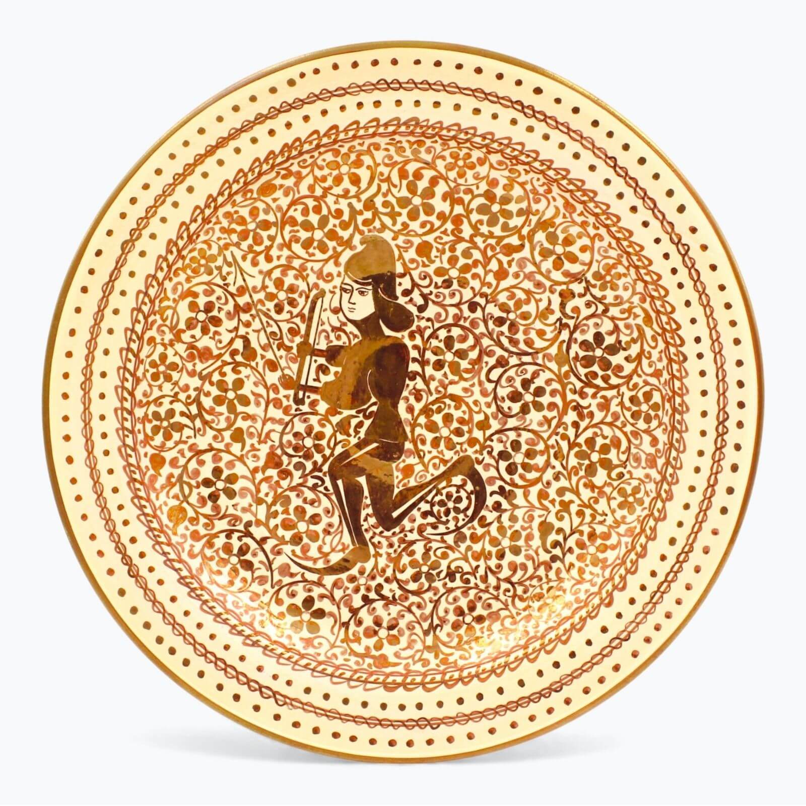 Plato lustrado de reflejo metálico del jinete medieval en filigrana vegetal