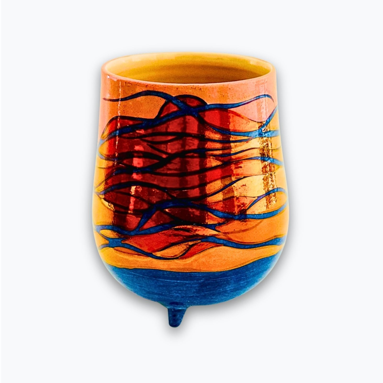 Jarrón llamas en movimiento en reflejo metálico