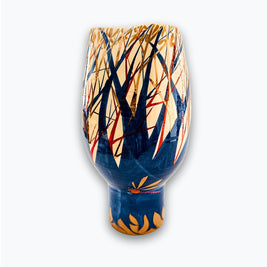 Jarrón ecos del bosque al atardecer en reflejo metálico