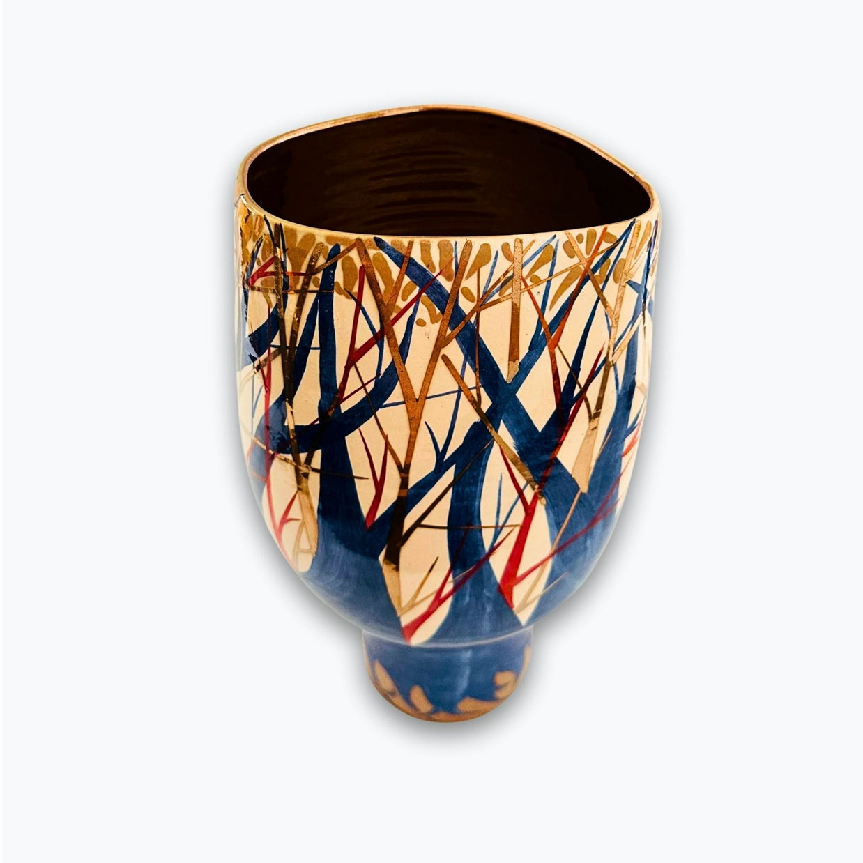 Jarrón ecos del bosque al atardecer en reflejo metálico