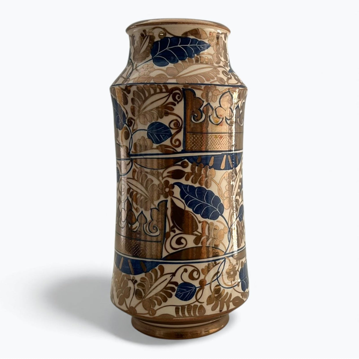 Jarrón de hojas estilizadas en reflejo metálico