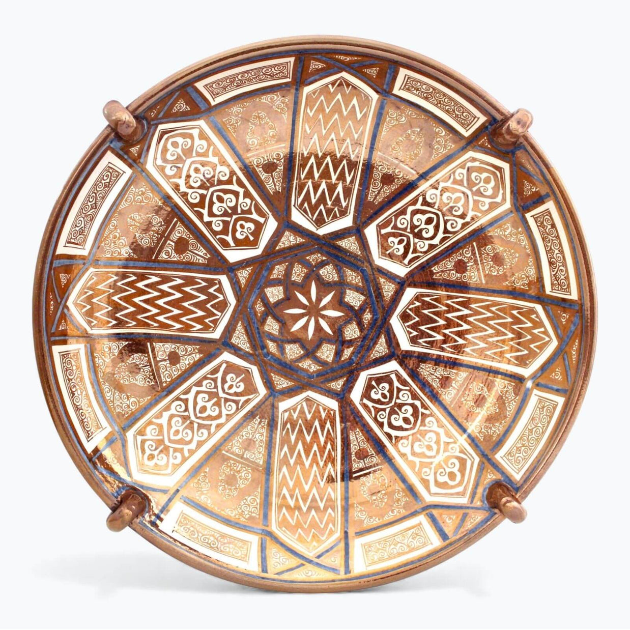 Plato con pétalo geométrico de reflejo metálico