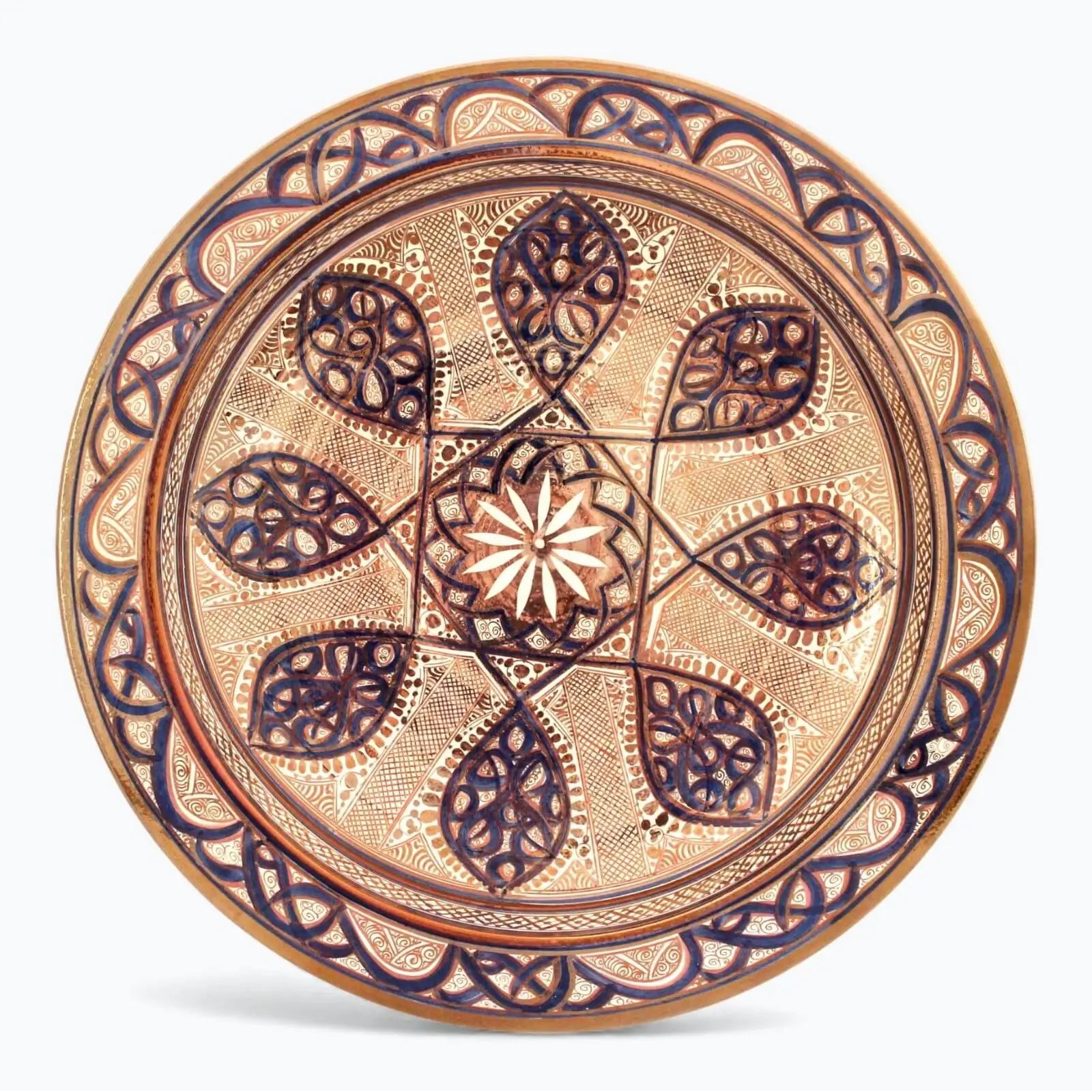 Plato de reflejo metálico con mandala floral de ocho pétalos