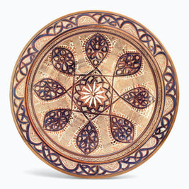 Plato de reflejo metálico con mandala floral de ocho pétalos