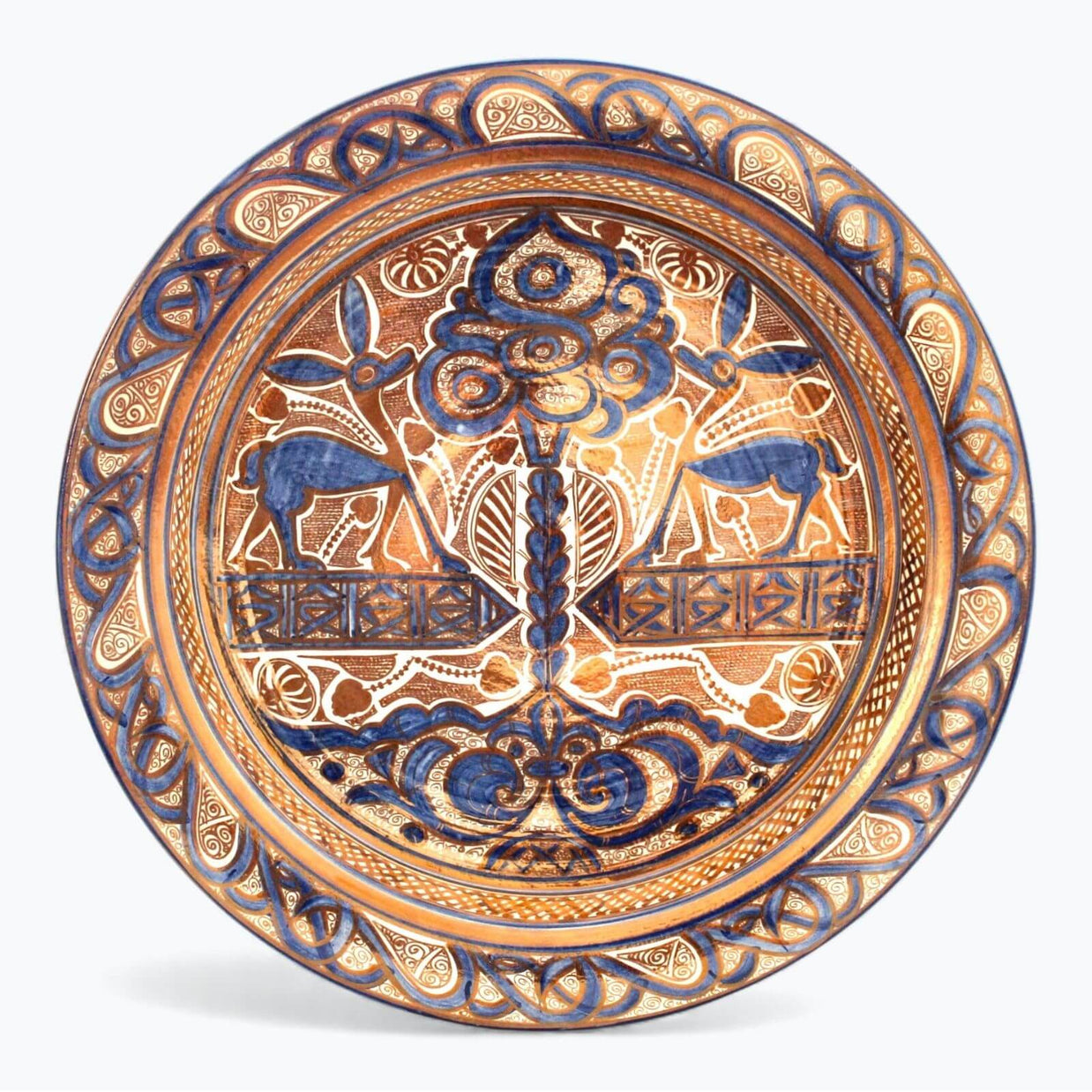 Plato de pareja de ciervos ante el árbol de la vida en reflejo metálico